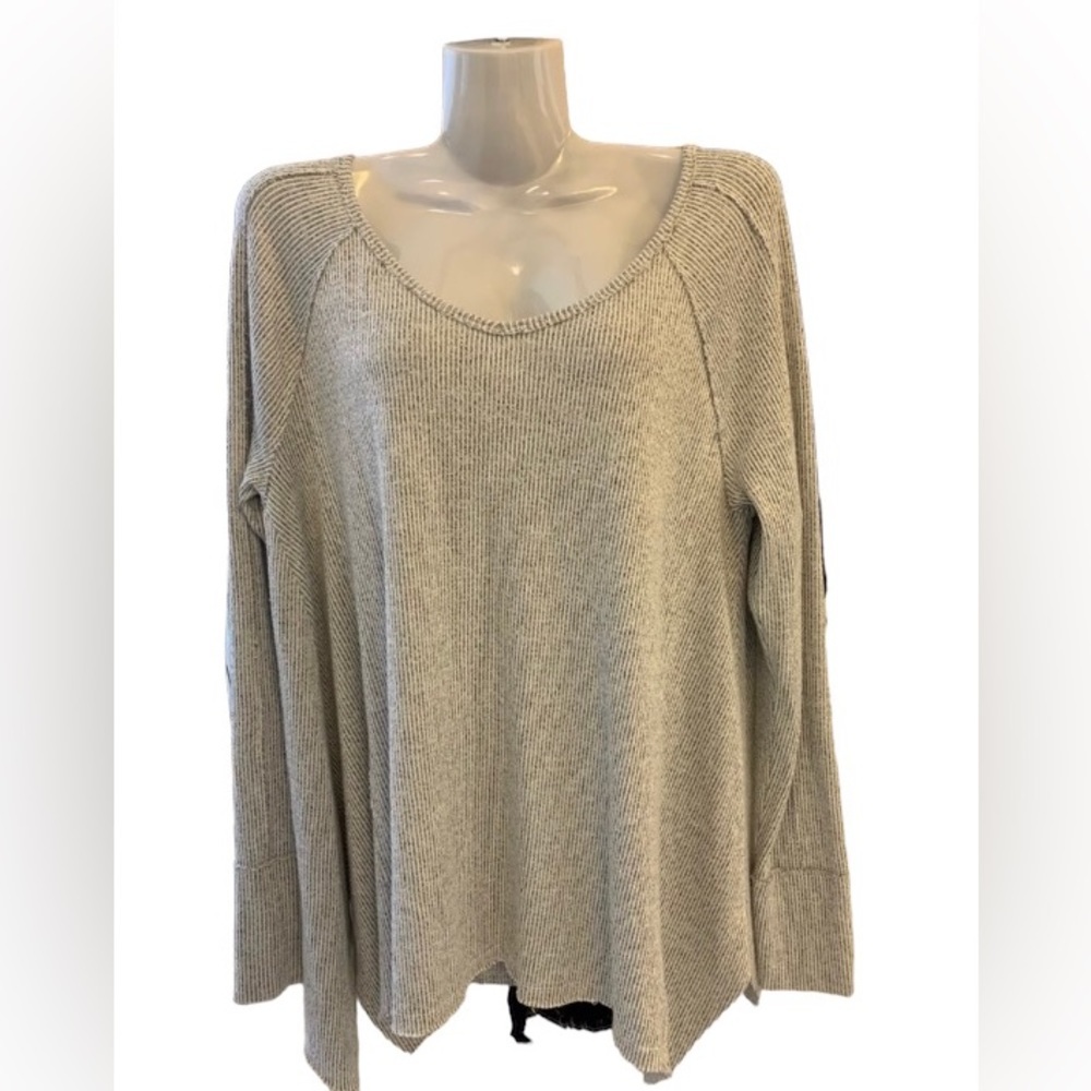 a.n.a a new approach Women’s long flowy sweater size Large Only wore once.